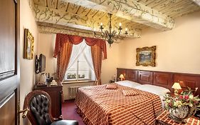 Hotel U Zlateho Stromu Prague By Bhg